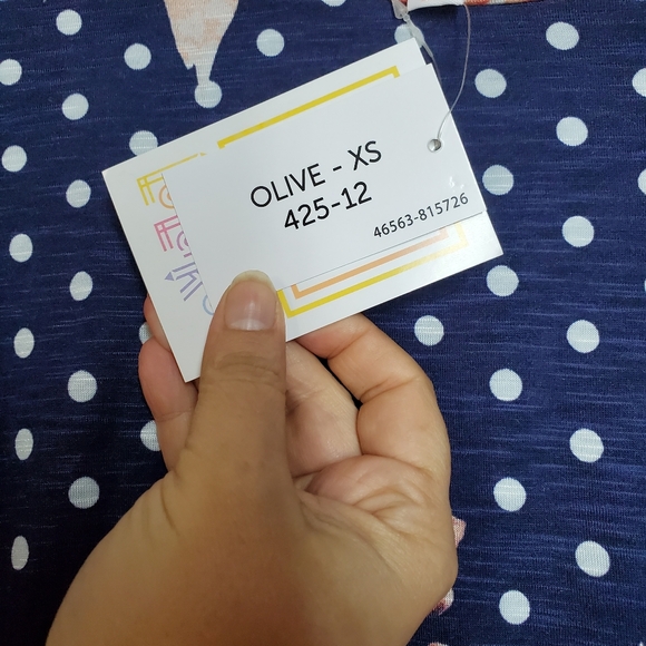 NWT LulaRoe Olive Top with Tulip Sleeves. Size XS - Picture 4 of 7